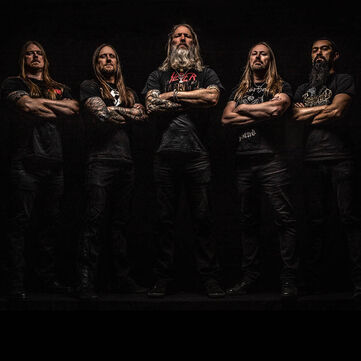 Amon Amarth spojuje epick&eacute; melodie s nap&iacute;nav&yacute;mi př&iacute;běhy ze seversk&yacute;ch legend!Vkročte d&aacute;le do světa hromov&yacute;ch riffů a hrdinsk&yacute;ch v&yacute;konů:Z&iacute;skejte sv&eacute; exkluzivn&iacute; zbož&iacute; Amon Amarth je&scaron;tě dnes!