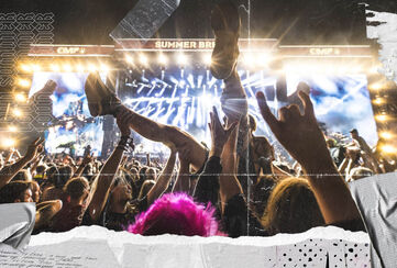 Louder Than Hell – Vaše léto už začíná! / Toto l&eacute;to bude hlasit&eacute;! Pociťte s&iacute;lu riffu, oslavte hudbu, kterou m&aacute;te r&aacute;di, a ukažte svou v&aacute;&scaron;eň. Mosh pit je v&aacute;&scaron;! Pořiďte si exkluzivn&iacute; trička kapel, festivalov&eacute; vybaven&iacute; a oblečen&iacute;, d&iacute;ky čemuž bude tato festivalov&aacute; sez&oacute;na nezapomenuteln&aacute;. / Objevte nyní!